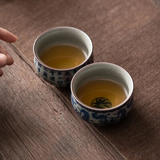 Grande tasse à thé bleu et blanc, L'Atelier des Lecteurs, vue 4
