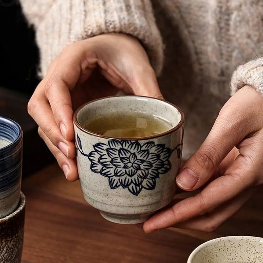 Tasse à thé japonaise en céramique peinte à la main