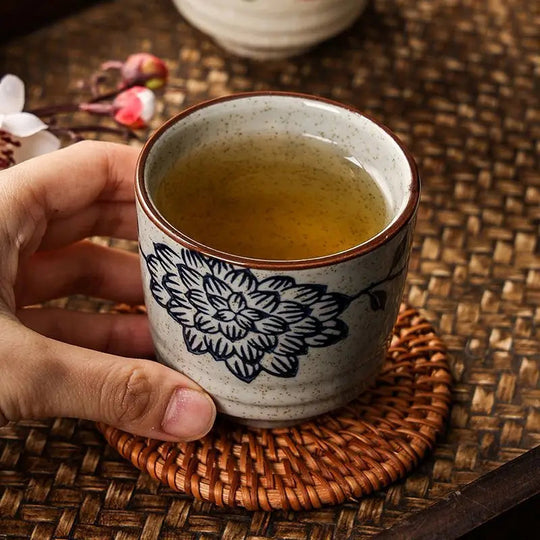 Tasse à thé japonaise en céramique peinte à la main