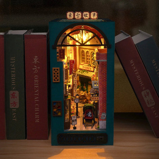 Book Nook Le Conte Oriental assemblé — paysage chinois traditionnel miniature entre deux livres