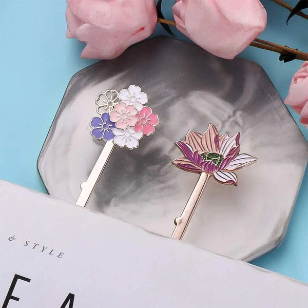 Le Lotus du Soir, marque-pages floraux en métal - L'Atelier Des Lecteurs