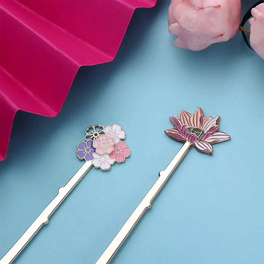 Le Lotus du Soir, marque-pages floraux en métal - L'Atelier Des Lecteurs