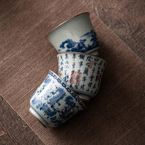 Grande tasse à thé bleu et blanc, L'Atelier des Lecteurs, vue 1
