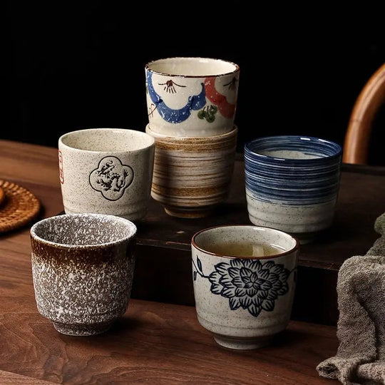 Tasse à thé japonaise en céramique peinte à la main