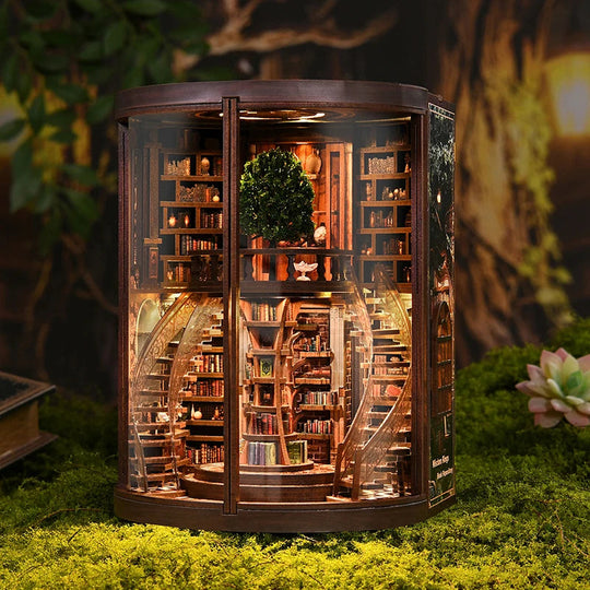 Book Nook La Bibliothèque du Sage assemblé — bibliothèque japonaise miniature entre deux livres
