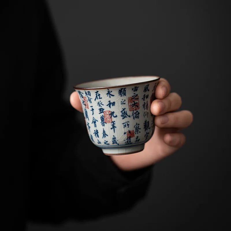 Grande tasse à thé bleu et blanc, L'Atelier des Lecteurs, vue 2