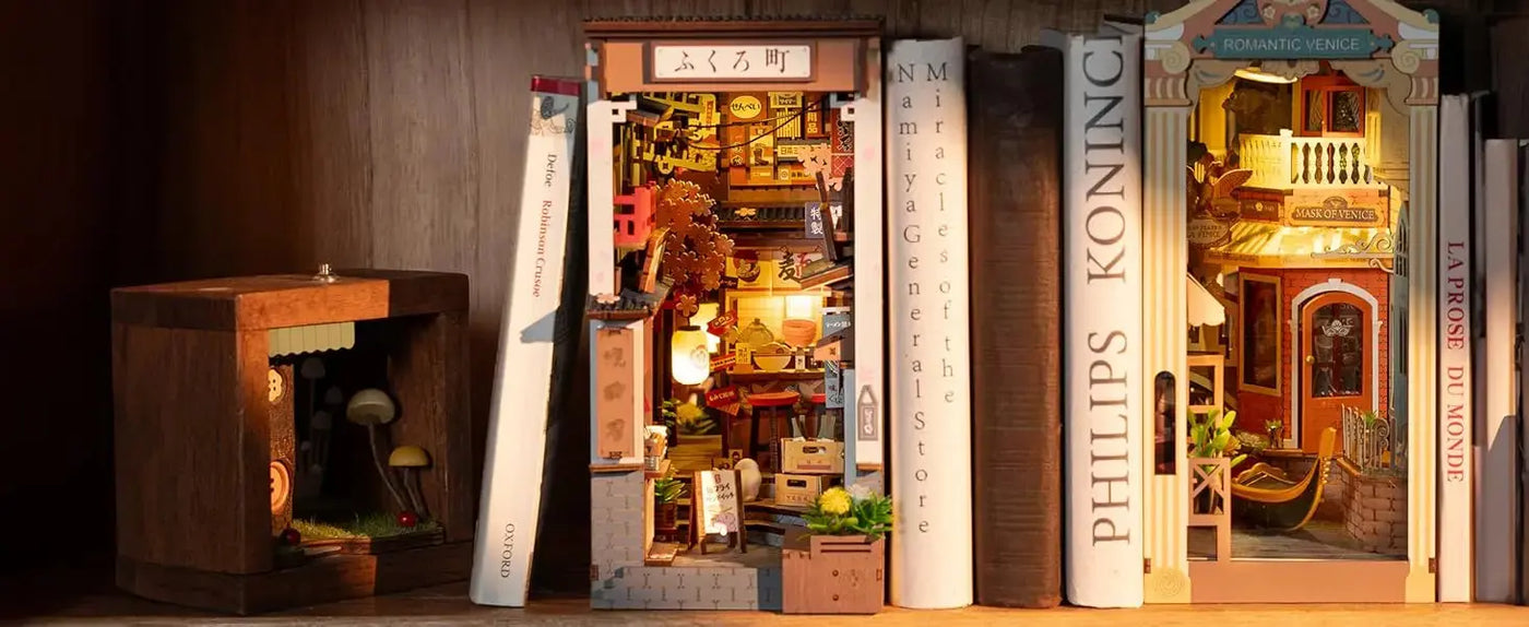Détail des cerisiers sakura et du bois laqué du book nook La Ruelle du Saké