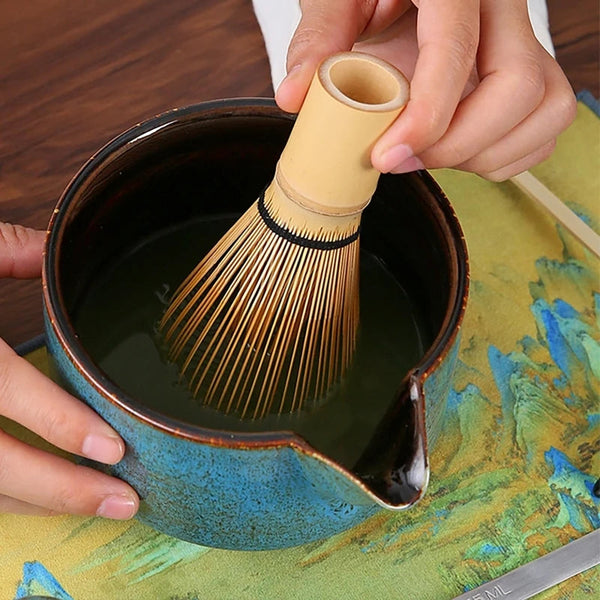 Set à matcha traditionnel avec bol et fouet en bambou