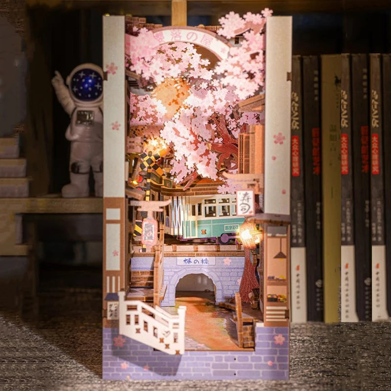 Book Nook Le Jardin des Cerisiers assemblé — jardin japonais miniature entre deux livres