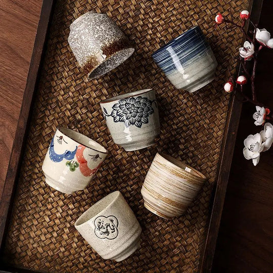 Tasse à thé japonaise en céramique peinte à la main