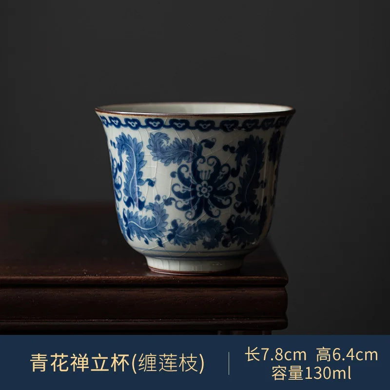 Tasse à thé bleu et blanc, rinceaux de lotus haute 130 ml, L'Atelier des Lecteurs