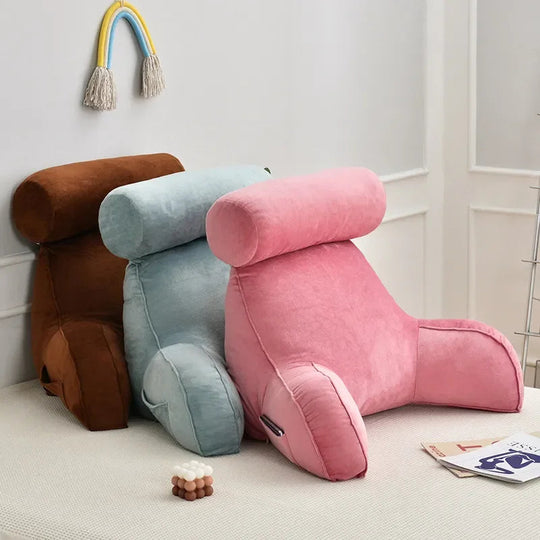 Coussin lombaire posé sur un canapé
