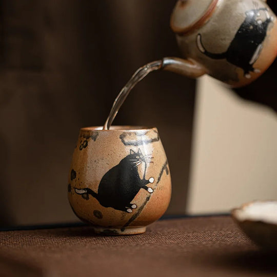 Tasse à thé chat en grès façon bois brûlé, L'Atelier des Lecteurs, vue 3