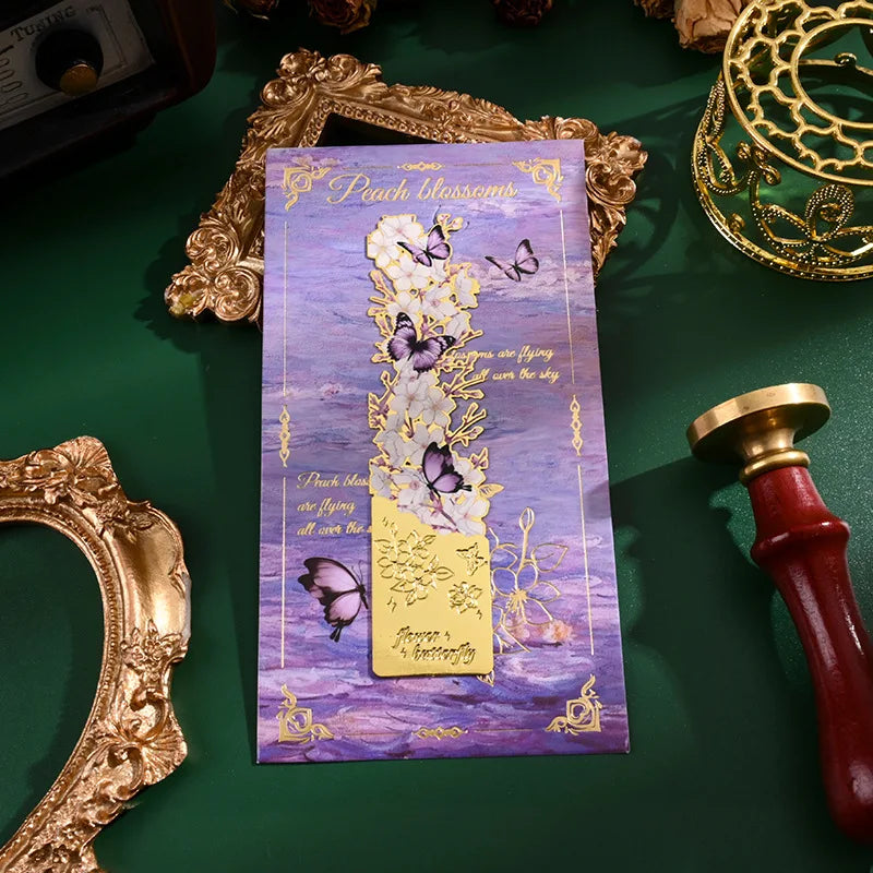 Marque-page en métal doré fleurs de pêcher, violet, L'Atelier des Lecteurs
