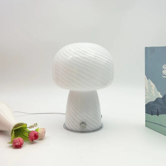 Le Champignon de Brume, lampe de chevet en verre torsadé - L'Atelier Des Lecteurs