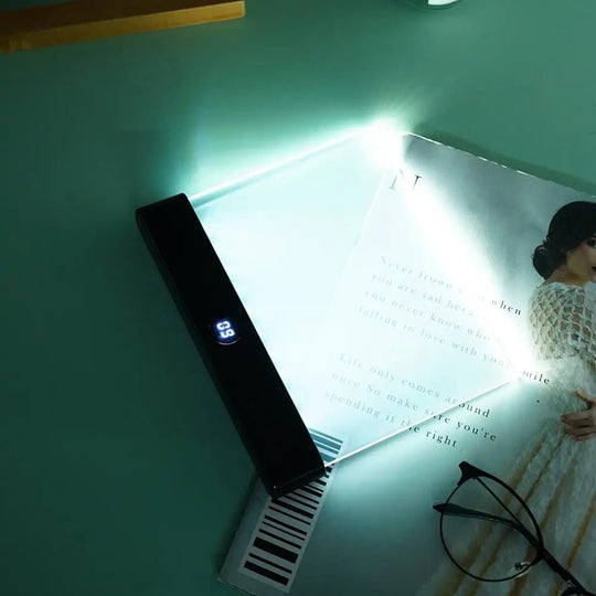 Le Halo des Pages, lampe de lecture à poser LED - L'Atelier Des Lecteurs