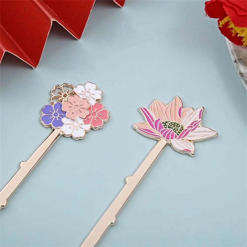Le Lotus du Soir, marque-pages floraux en métal - L'Atelier Des Lecteurs
